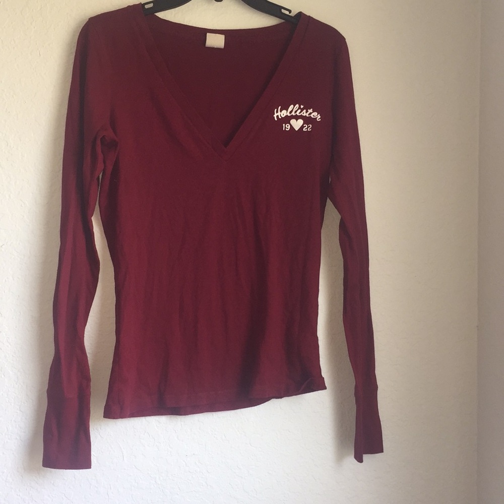 V-neck burgundy long sleeved shirt